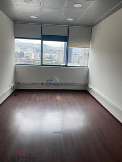 Office In Good Condition For Rent In Adlieh | مكتب بحالة جيدة للإيجار