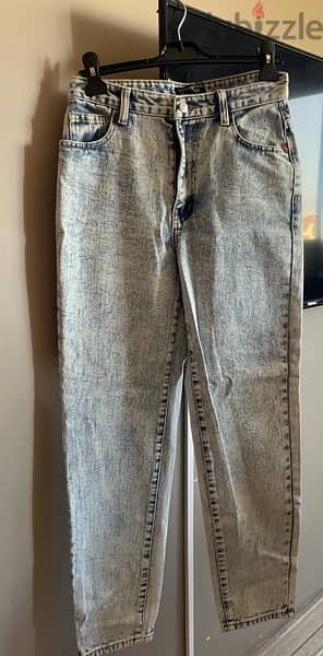 Light Wash Straight Leg Jeans 0