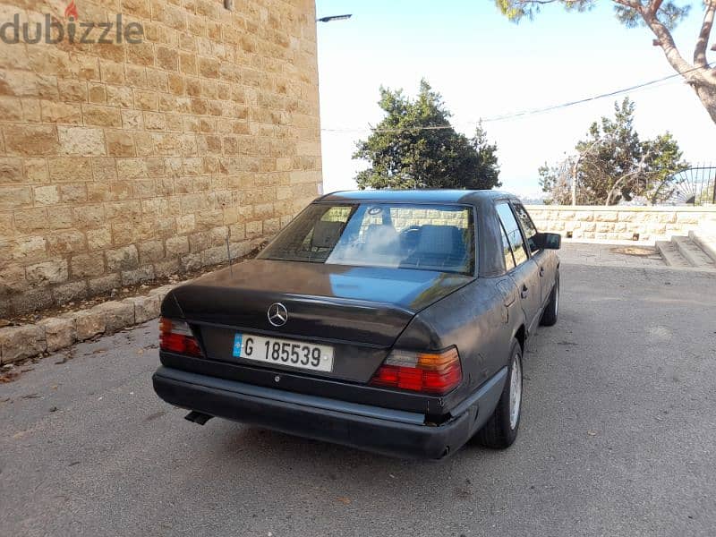 Mercedes-Benz E-Class 1988 3