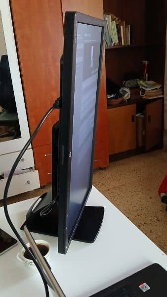 Adjustable Monitor (HP high quality) 2