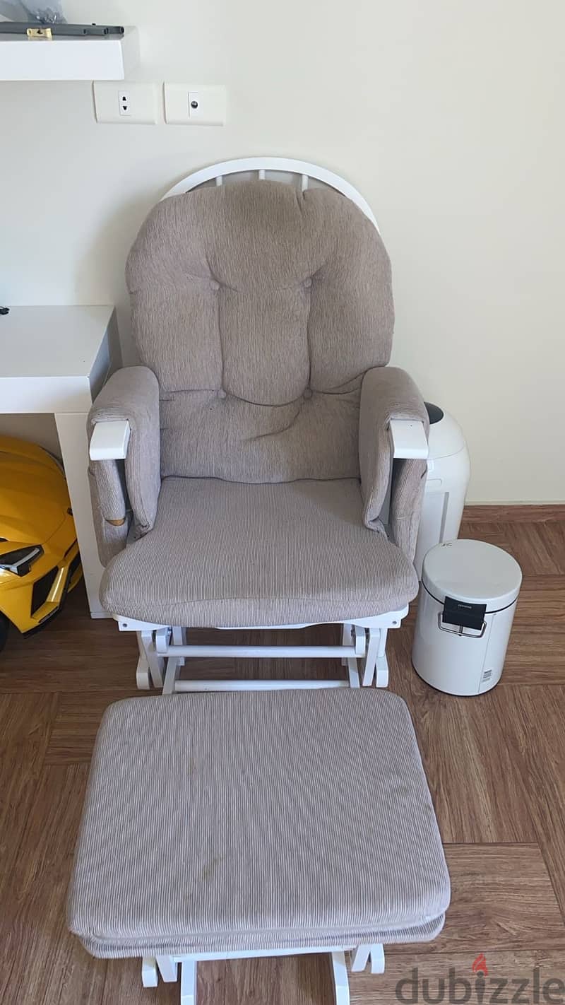 Nursing rocking chair 0