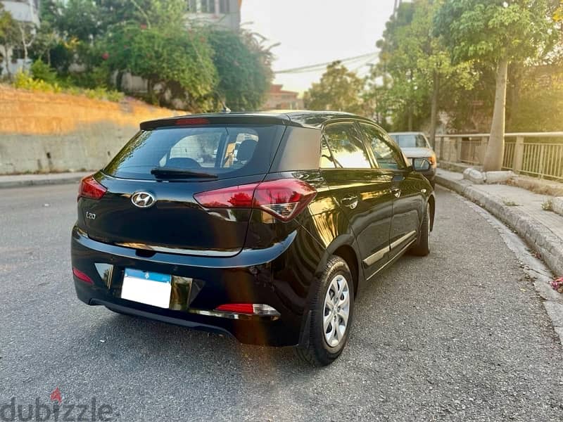 Hyundai I20 (company source)(no garage entrance) 4