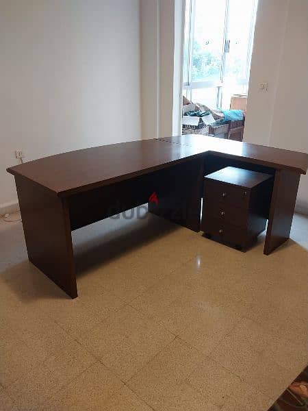 desk office for sale / مكتب للبيع 2