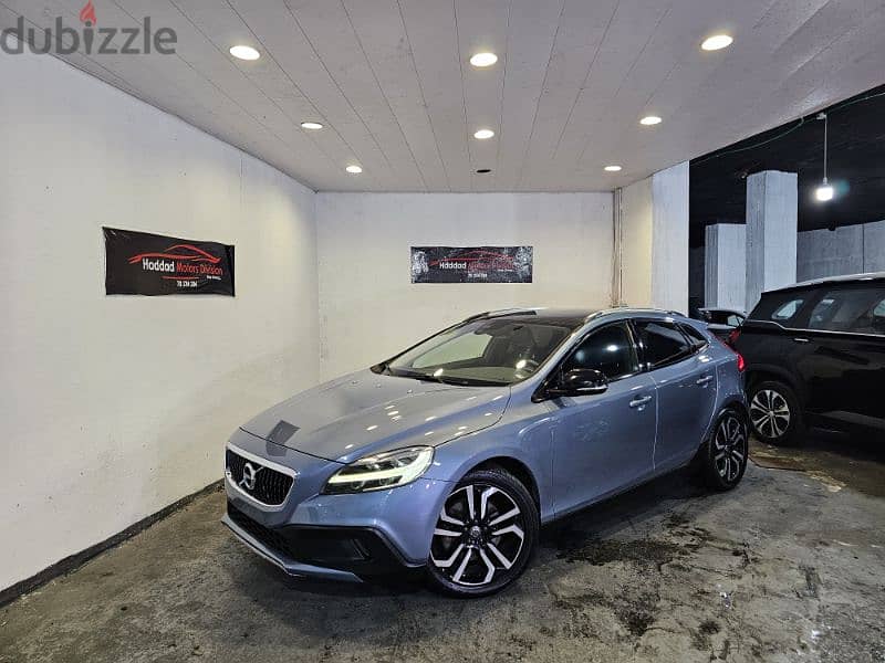 2018 Volvo V40 T4 AWD Cross Country Company Source &Maintenance 1Owner 2