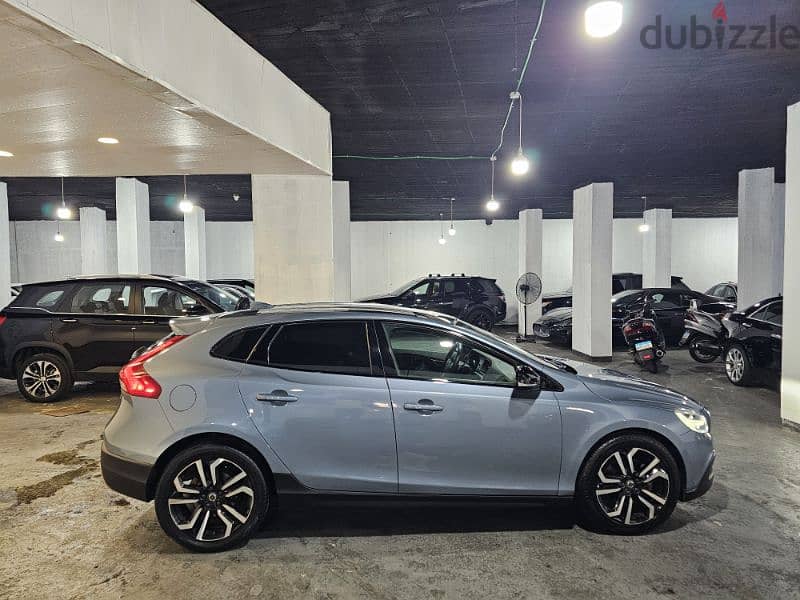 2018 Volvo V40 T4 AWD Cross Country Company Source &Maintenance 1Owner 3