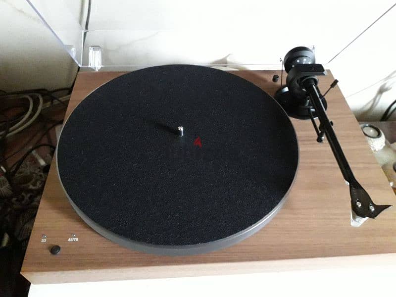 Turntable pro-ject X1 ,as new condition 0