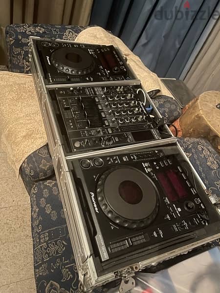 set of Cdj & technics turntables 3