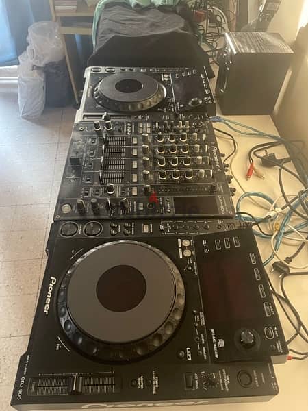 set of Cdj & technics turntables 5