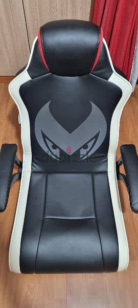 limited edition  made in England rocket gaming  chair real leather 4