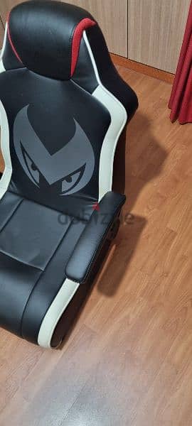 limited edition  made in England rocket gaming  chair real leather 6