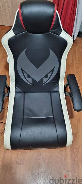 limited edition  made in England rocket gaming  chair real leather 12