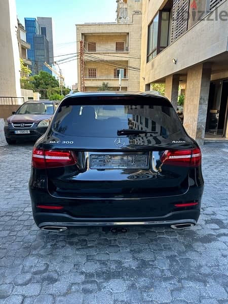 Mercedes GLC 300 AMG-line 4matic 2017 black on black (clean carfax) 5