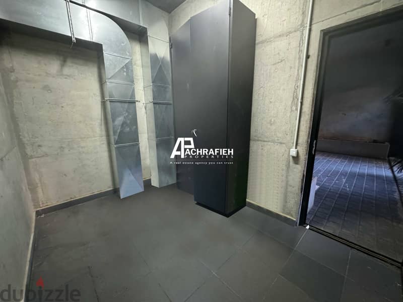 Office for Rent In Achrafieh - مكتب للإجار في الأشرفية 16