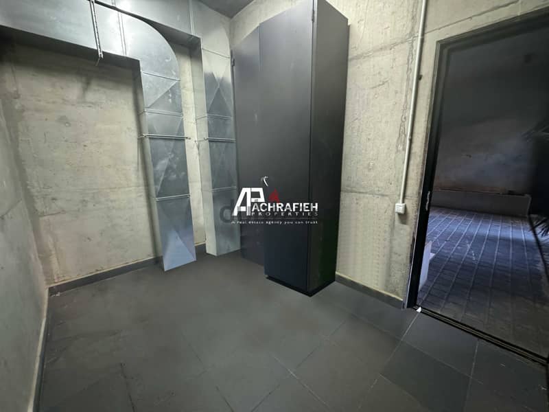 Office for Sale In Achrafieh - مكتب للبيع في الأشرفية 16