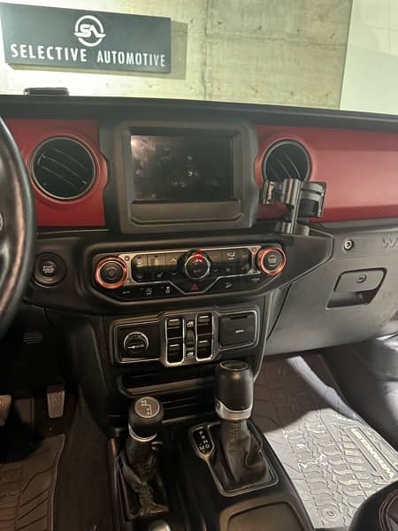 Jeep Wrangler 2020 in excellent condition 7