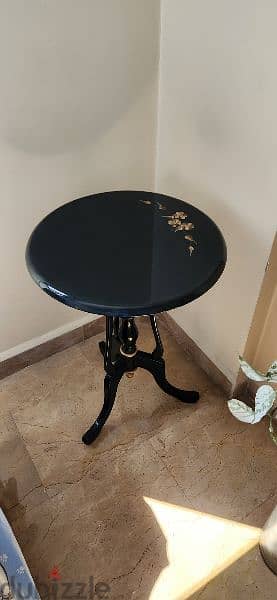 Round corner table