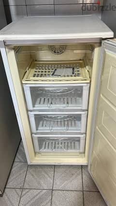 freezer + microwave used like new 350 $ 0