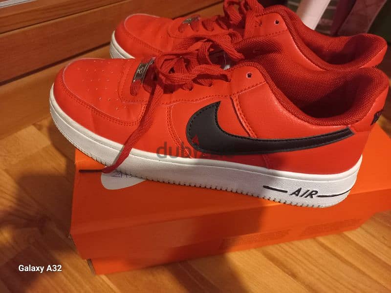 NIKE AIRFORCE 1 RED BLACK SIZE 40 MADE IN VIETNAM 2