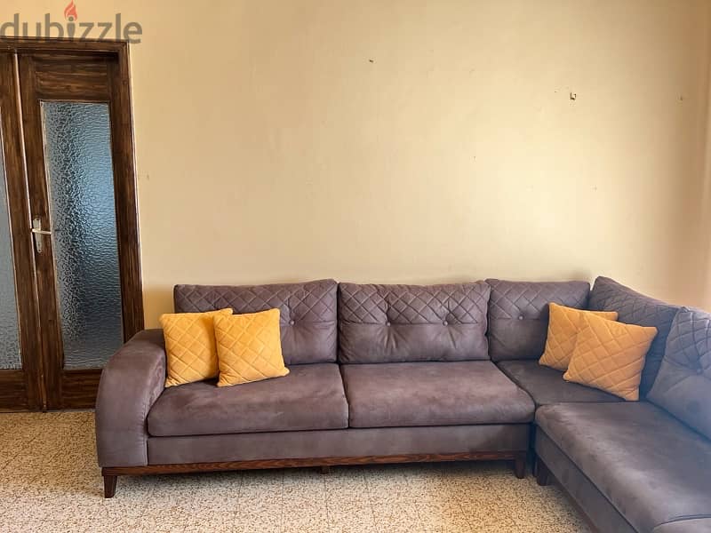 living room available in aley 5