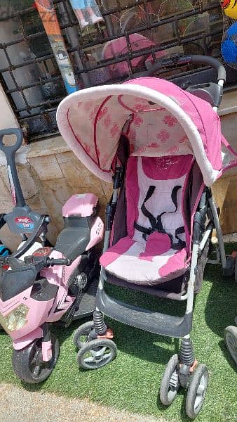 stroller in good condition mamalove عرباية بحالة جيدة 0