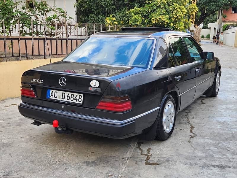 Mercedes-Benz E-Class 1990 1