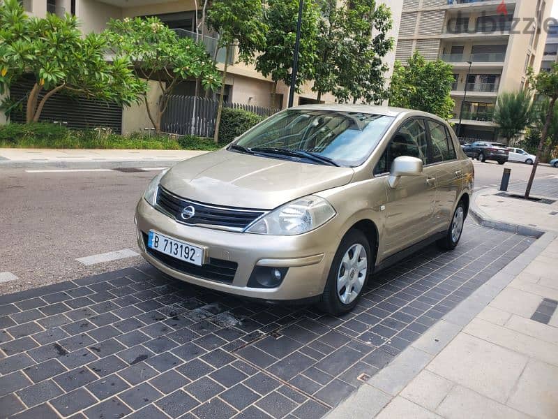 Nissan Tiida 2012 1