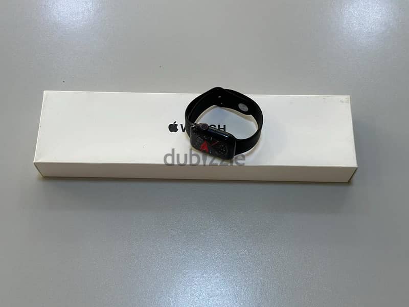 Apple Watch SE 2 45Mm super clean in excellent condition 1