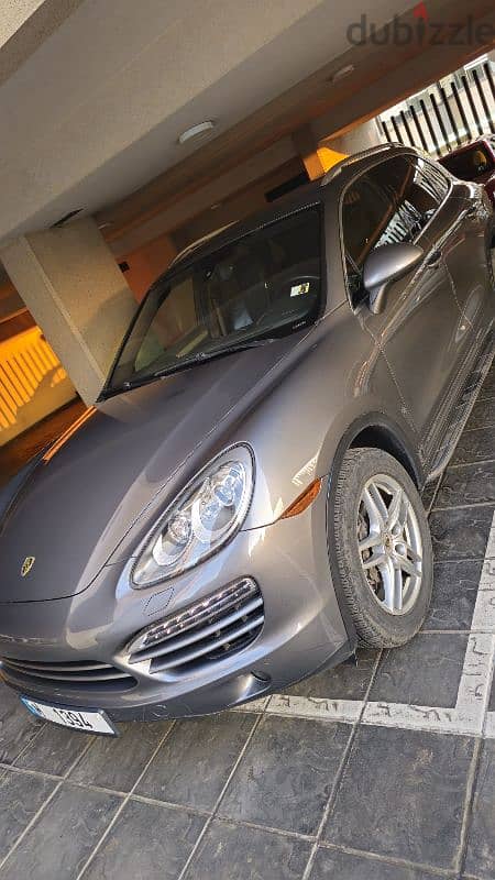 Porsche Cayenne 2011 1