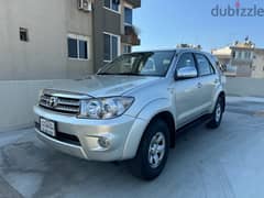 Toyota Fortuner 2010