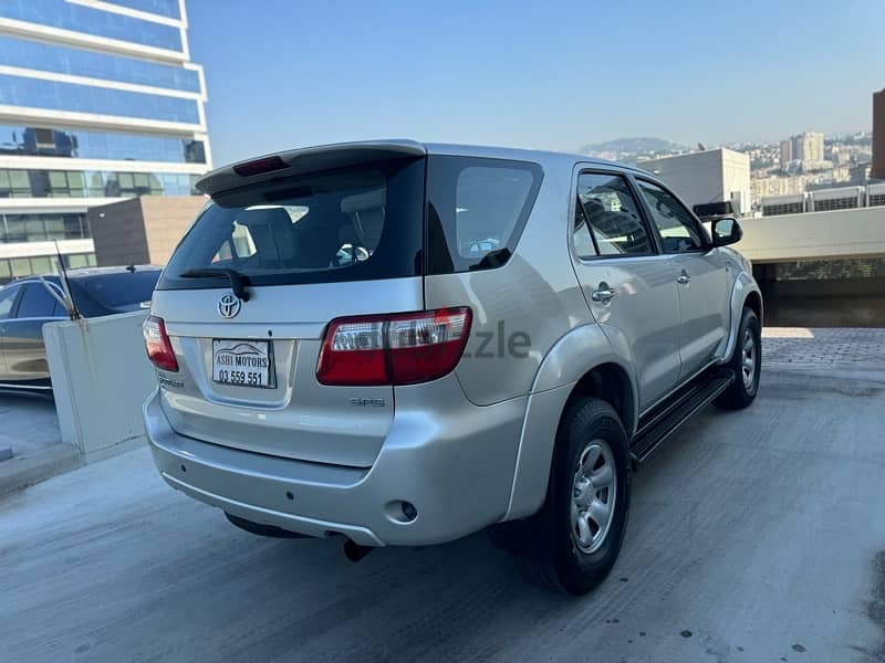 Toyota Fortuner 2010 2