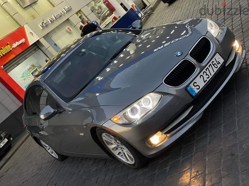 BMW 3-Series 2011 1