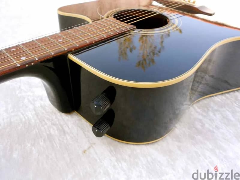 Fender La Brea Electro-Acoustic Guitar 1