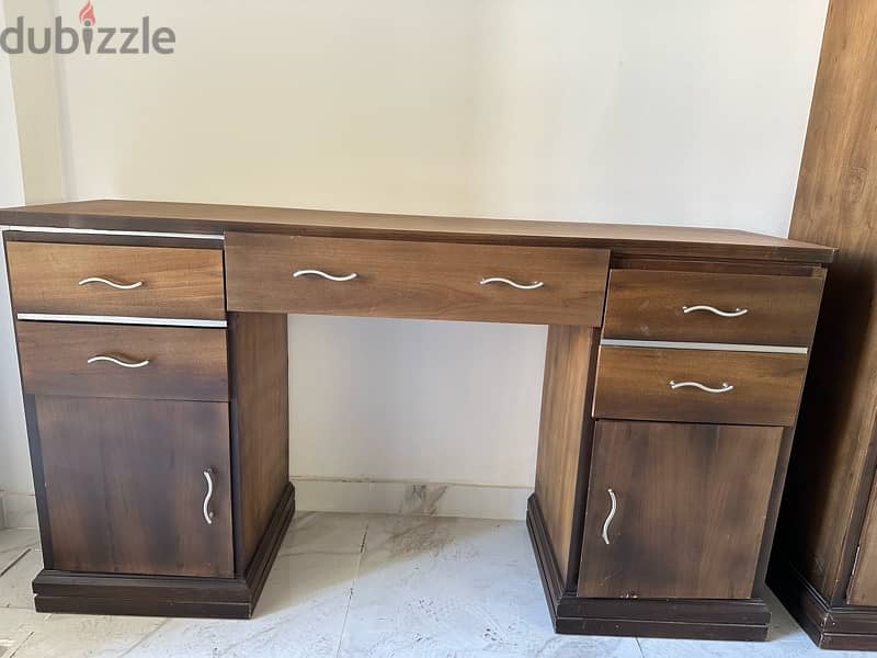 desk + cupboard مكتب وخزانة خشب ماسّيف، صناعة يدوية، حالة ممتازة 0