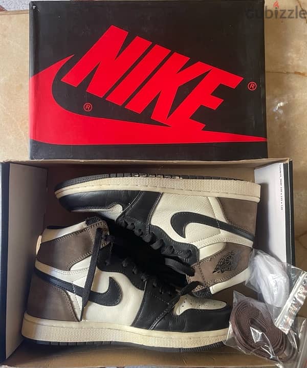 Jordan 1s Dark Mochas size 42 1