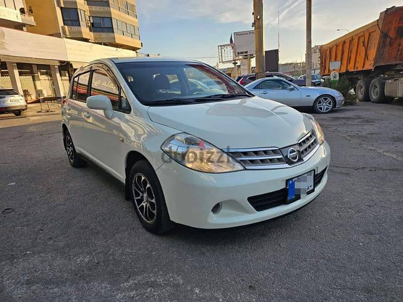 Nissan Tiida 2012 0