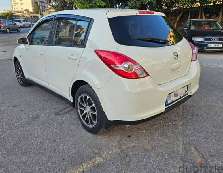 Nissan Tiida 2012 1