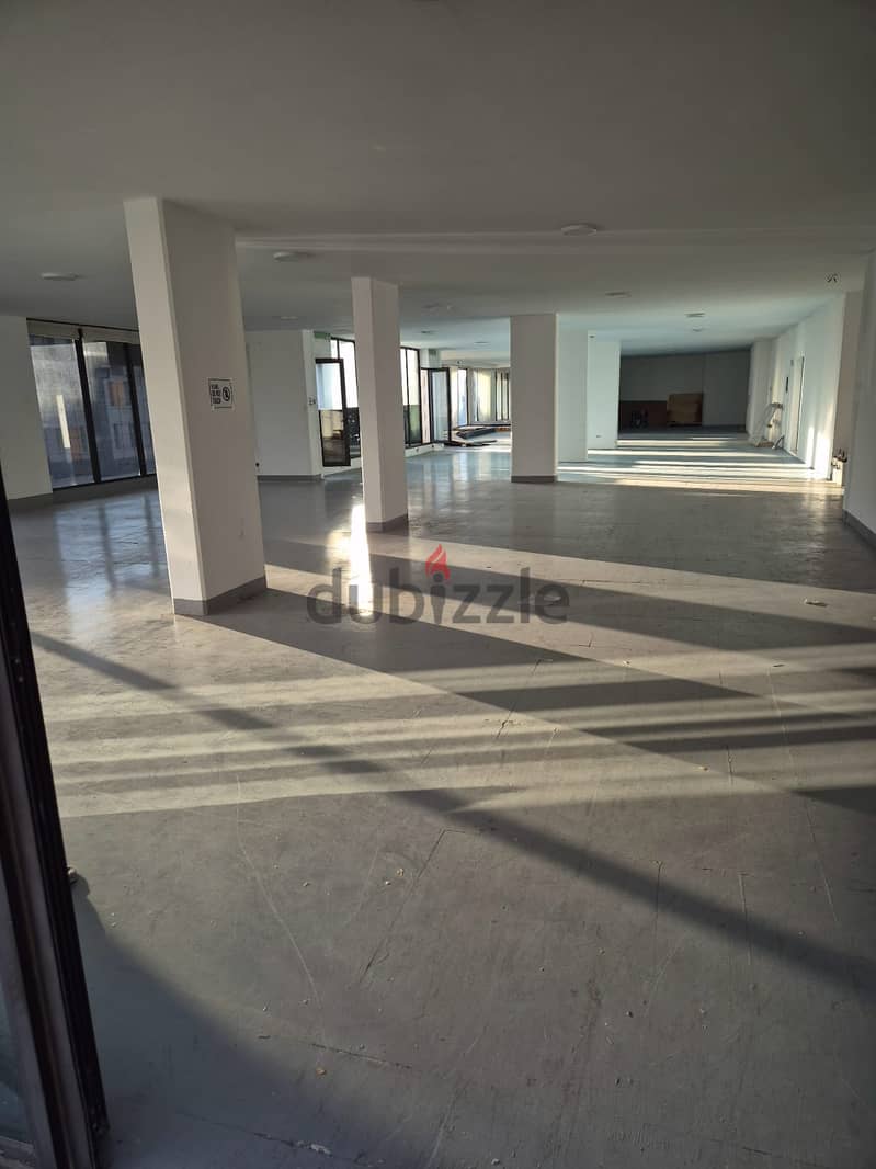 Showroom for rent in Mansourieh صالة عرض للايجار في منصورية 0