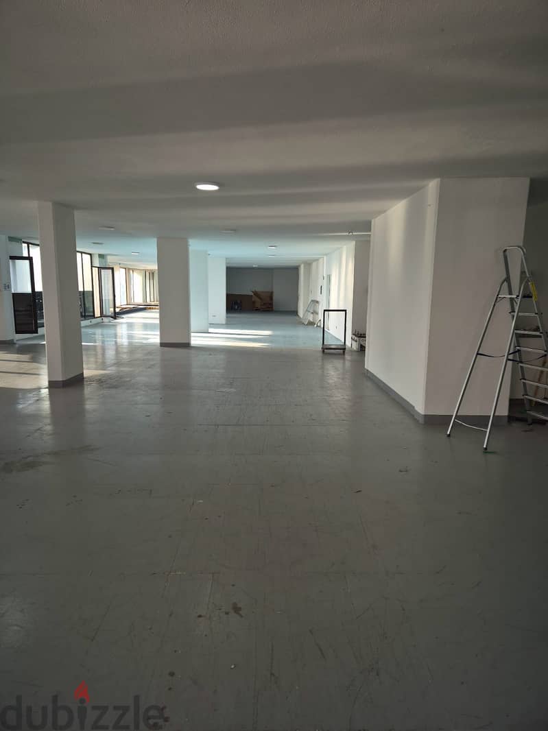 Showroom for rent in Mansourieh صالة عرض للايجار في منصورية 2