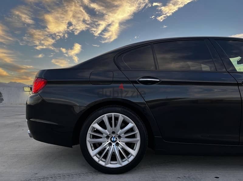 BMW 5-Series 2011 6