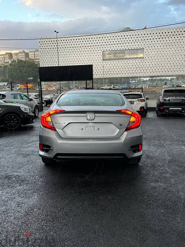 Honda Civic 2019 3