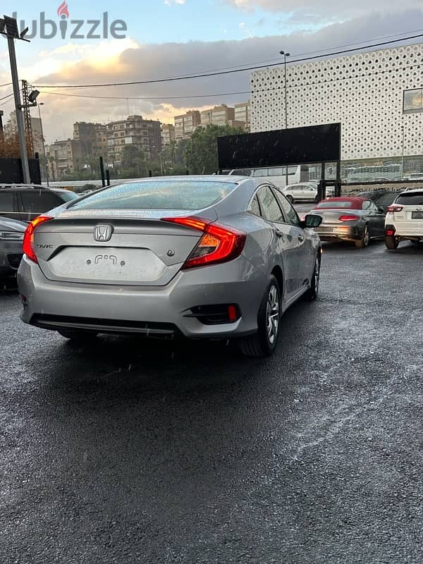 Honda Civic 2019 5