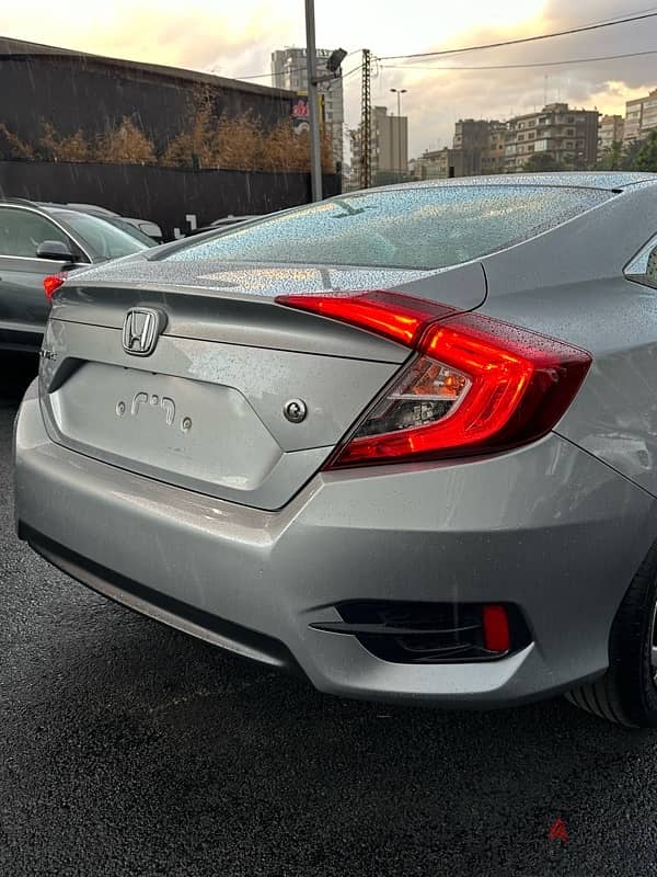 Honda Civic 2019 6