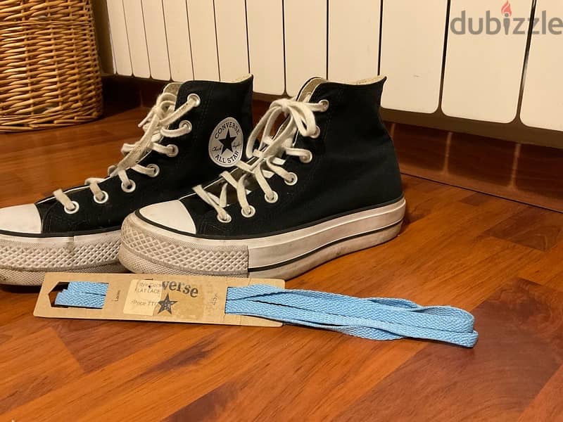 Authentic converse shoes with free laces 0