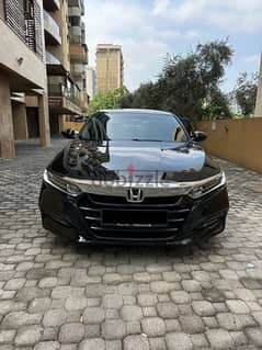 Honda Accord Touring 2019 black on black (company source)