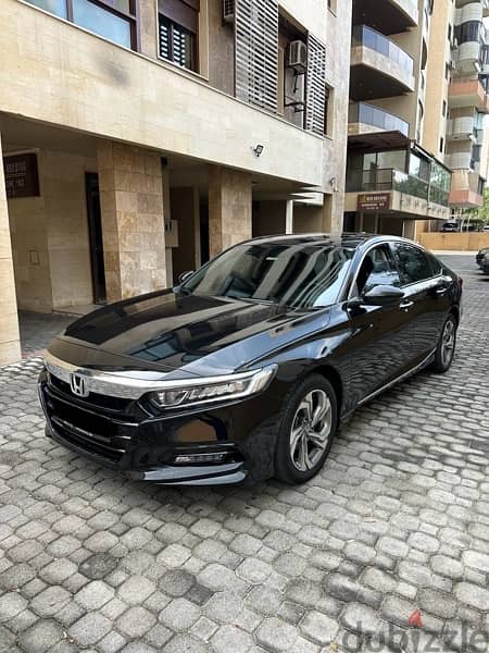 Honda Accord Touring 2019 black on black (company source) 1