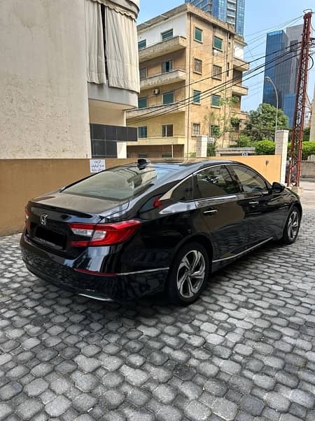 Honda Accord Touring 2019 black on black (company source) 4