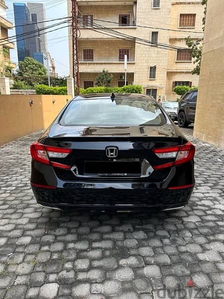 Honda Accord Touring 2019 black on black (company source) 5