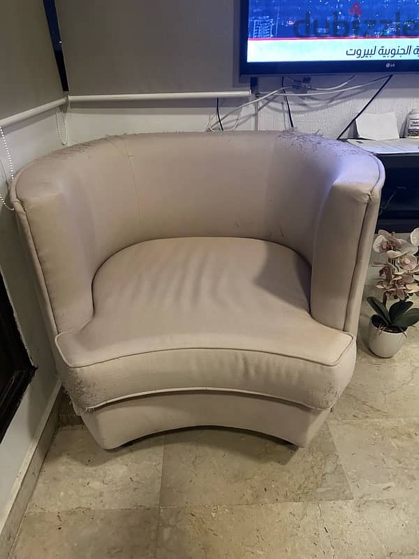 2 arm chairs and pouf 260$ 1