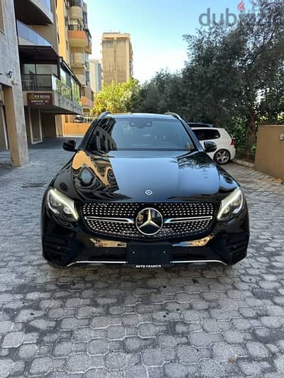 Mercedes GLC 300 AMG-line 4matic 2019 black on black (clean carfax)