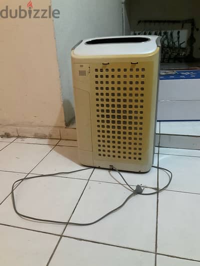 BARELY USED VERY GOOD QUALITY AIR PURIFYER AND DEHUMIDIFIER